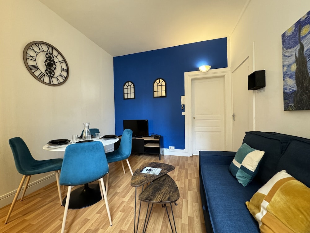 Apartment photo 2