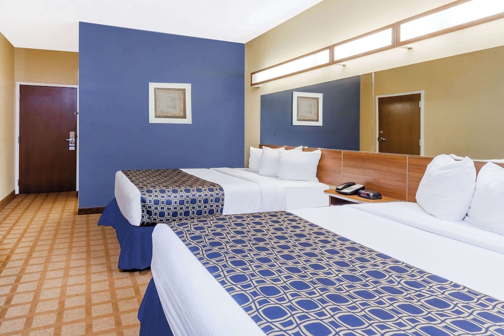 Room, 2 Queen Beds - Photo 2