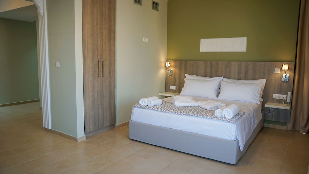 Deluxe Double Room, Pool View photo 1
