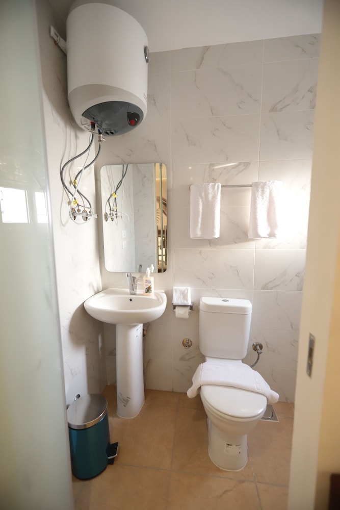 Standard Triple Room - Photo 10