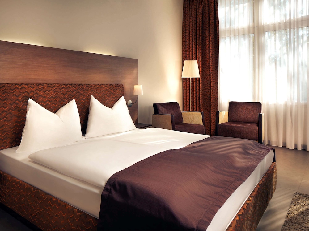 Standard Twin Room thumbnail 5
