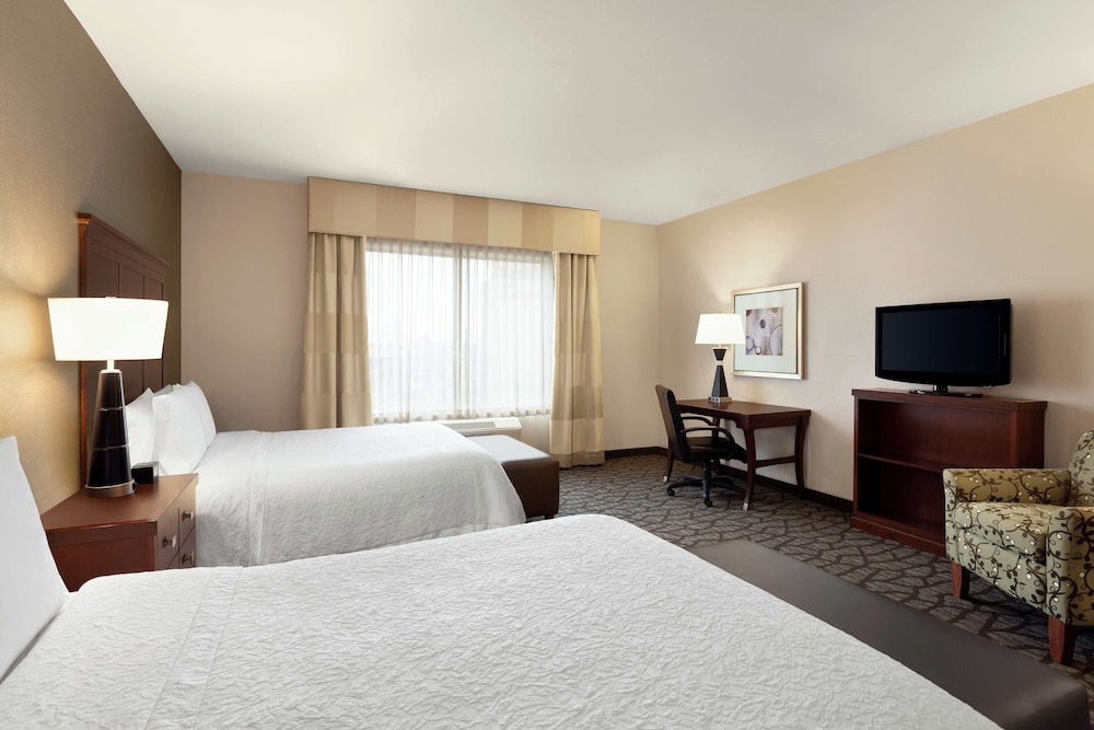 Room, 2 Queen Beds, Accessible, Bathtub photo 2