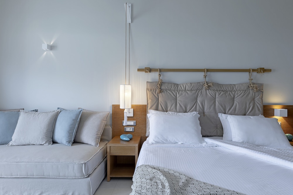 Superior Double or Twin Room, Partial Sea View photo 2