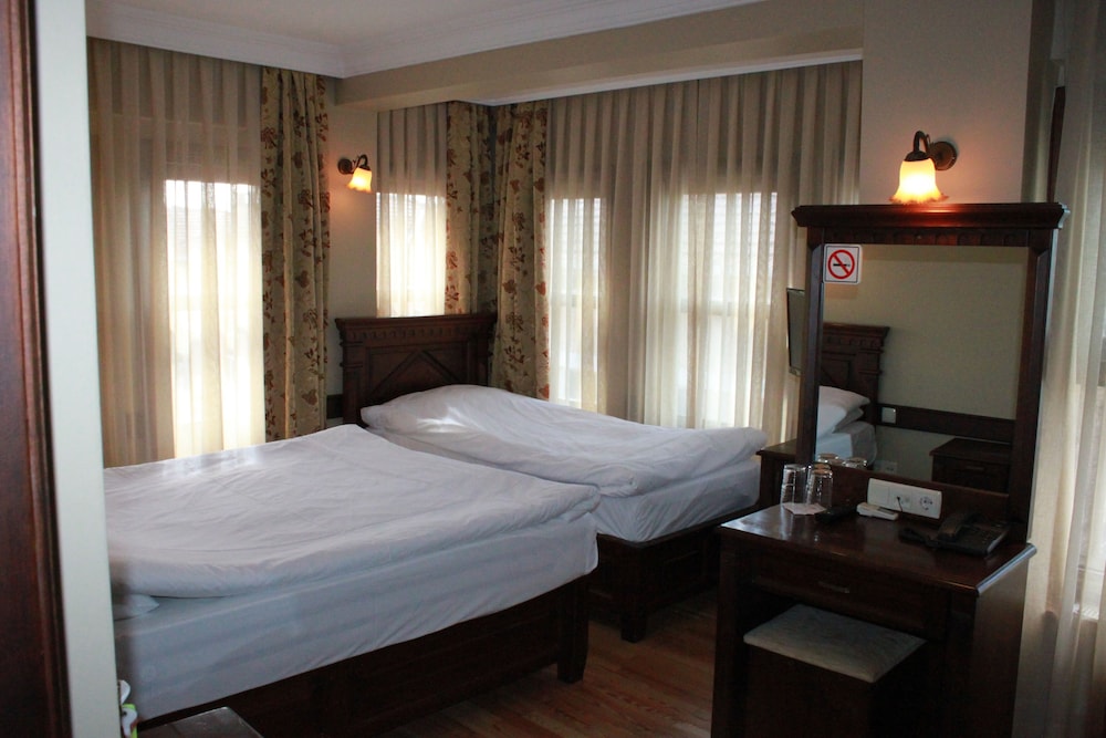 Standard Triple Room, City View photo 1