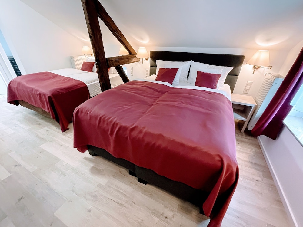 Family Studio Suite, 2 Queen Beds photo 3