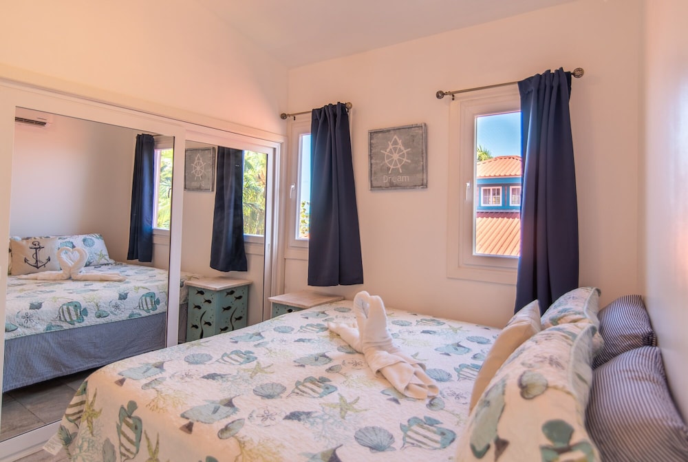 Room (Sunset View Condo @ The Blue Bahia Re) photo 2