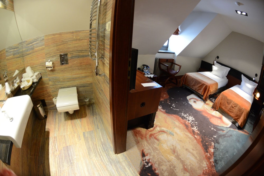 Standard Double Room (Gothic) - Photo 6