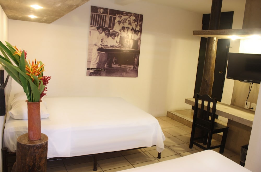 Room, 2 Double Beds photo 3