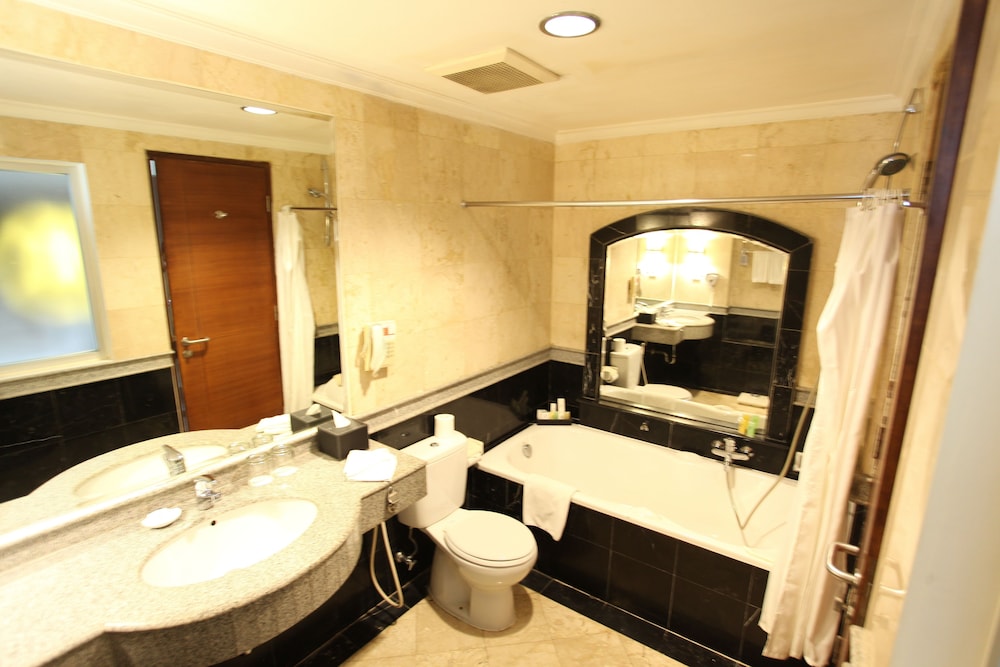 Suite - Photo 2