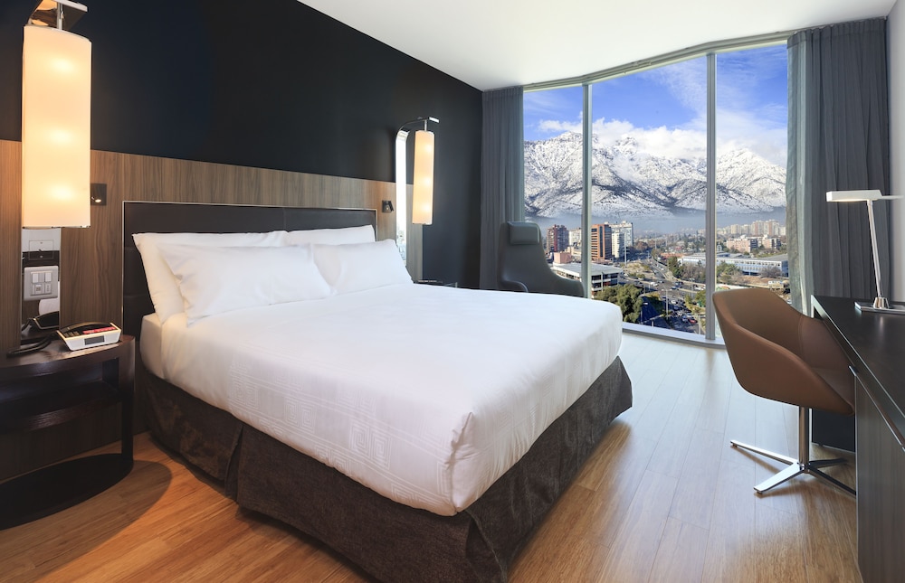 Superior Suite, 1 King Bed (Corner) - City View