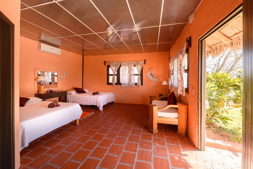 Standard Double Room with Ocean View or Garden View photo 1