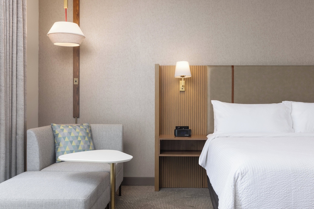 Standard Room, 1 King Bed - Photo 1