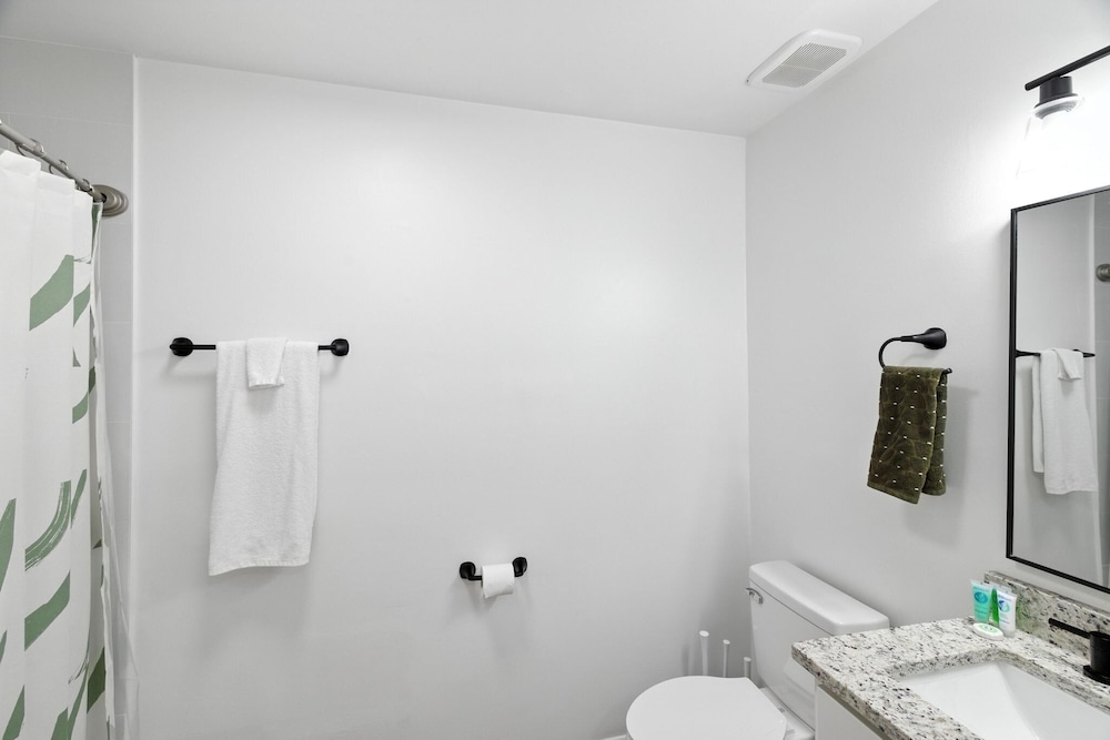 House, Multiple Bedrooms photo 3