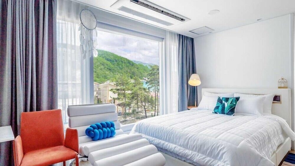 Room (303 (side ocean view/spa)) photo 2