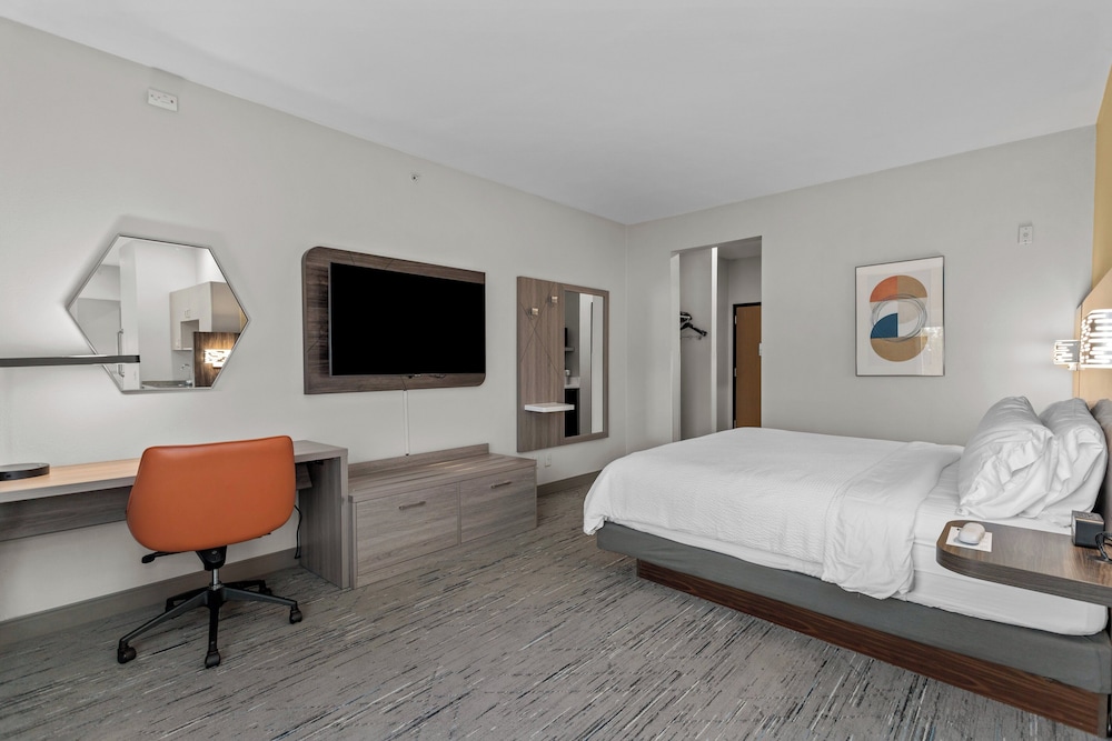 Suite, 1 King Bed (Additional Living Area) - Photo 3