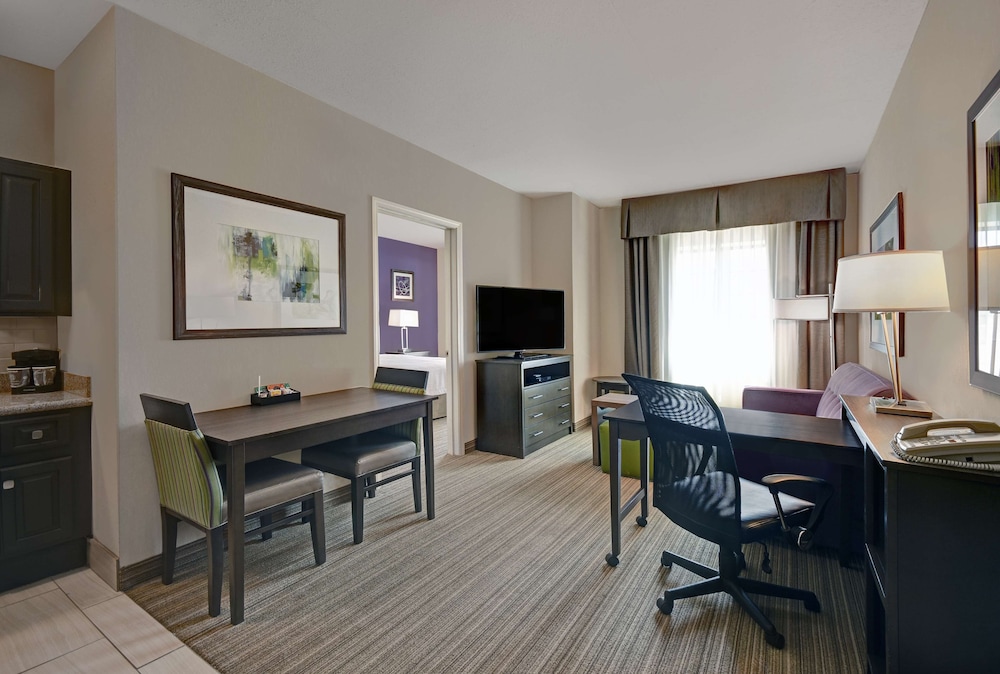 Suite, 1 Queen Bed, Accessible, Non Smoking - Photo 3