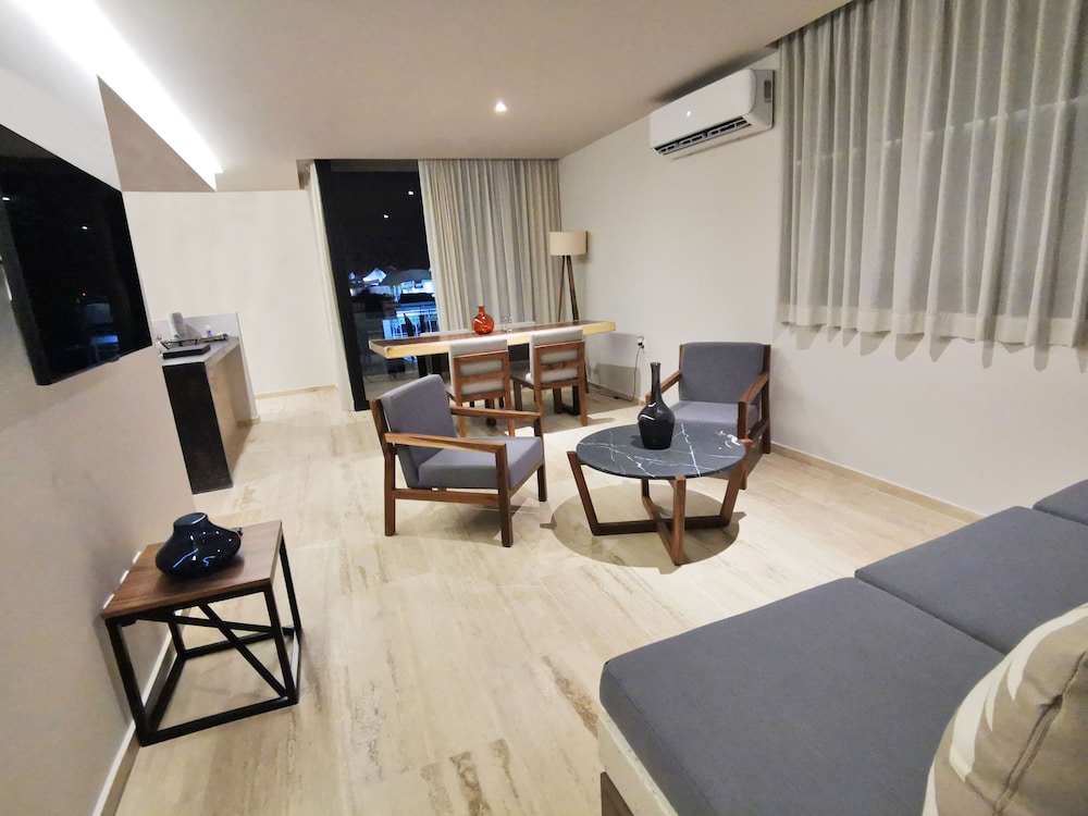 Luxury Apartment, 1 Bedroom, Balcony, City View