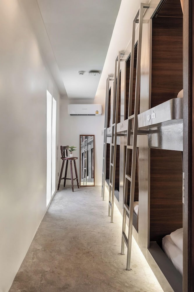 Upper Bunk Lady Capsule