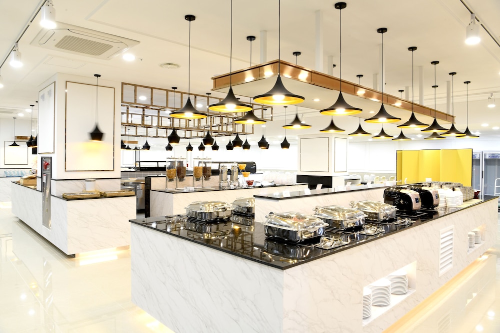 [Breakfast PKG] Ocean Corner Double - Breakfast for 2 + Late Check Out 12 PM + Weekly Yatch (1 Time) - Photo 1