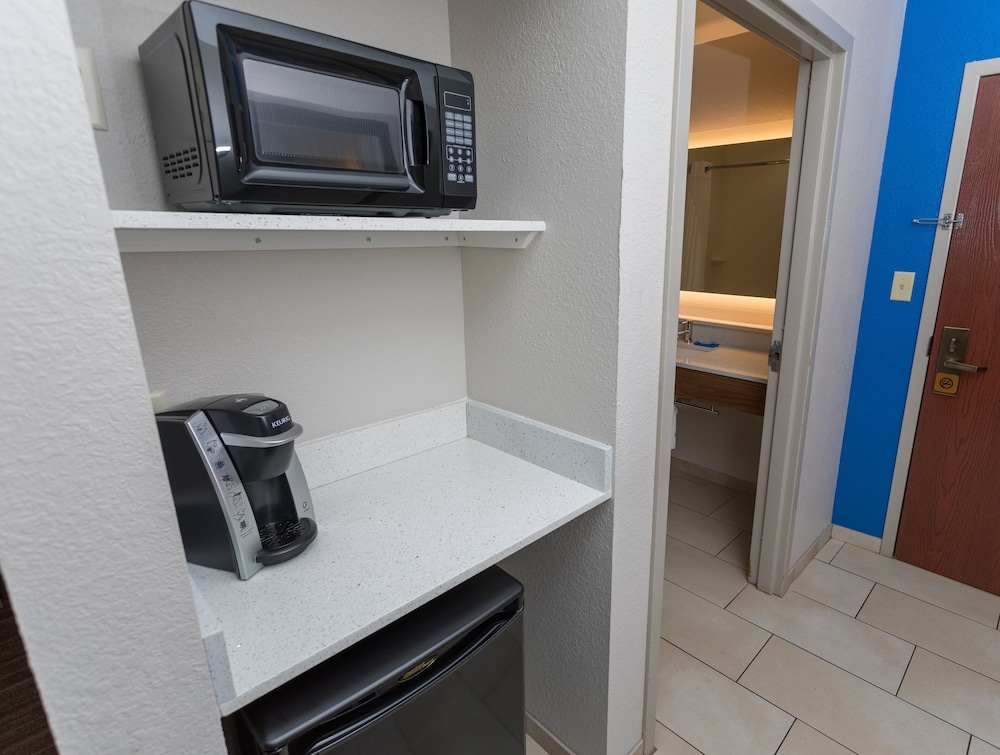 Suite, Multiple Beds - Photo 8
