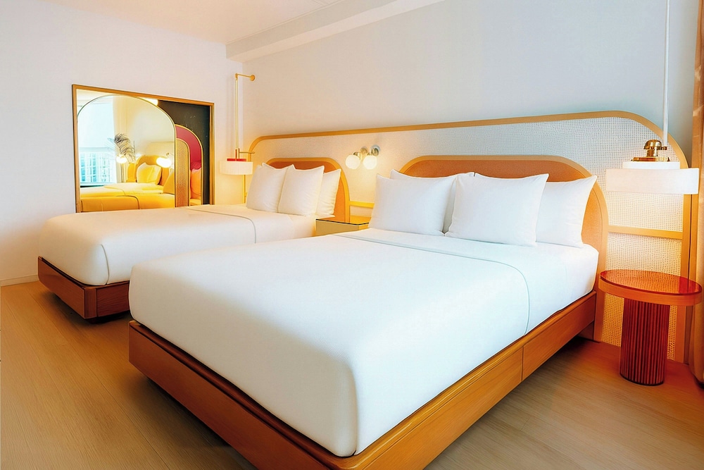 Room, 2 Queen Beds, Courtyard View (Patio)