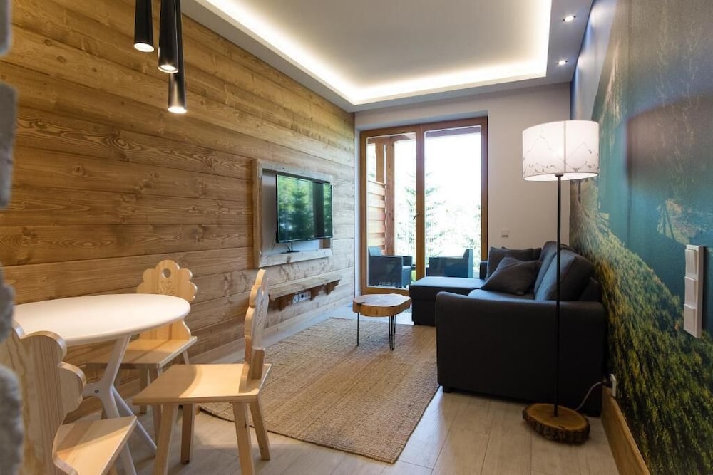 Deluxe Apartment (009 with SPA, Pool access)
