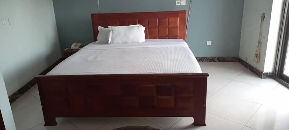 Comfort Double Room Single Use, 1 Queen Bed, Non Smoking, Garden View