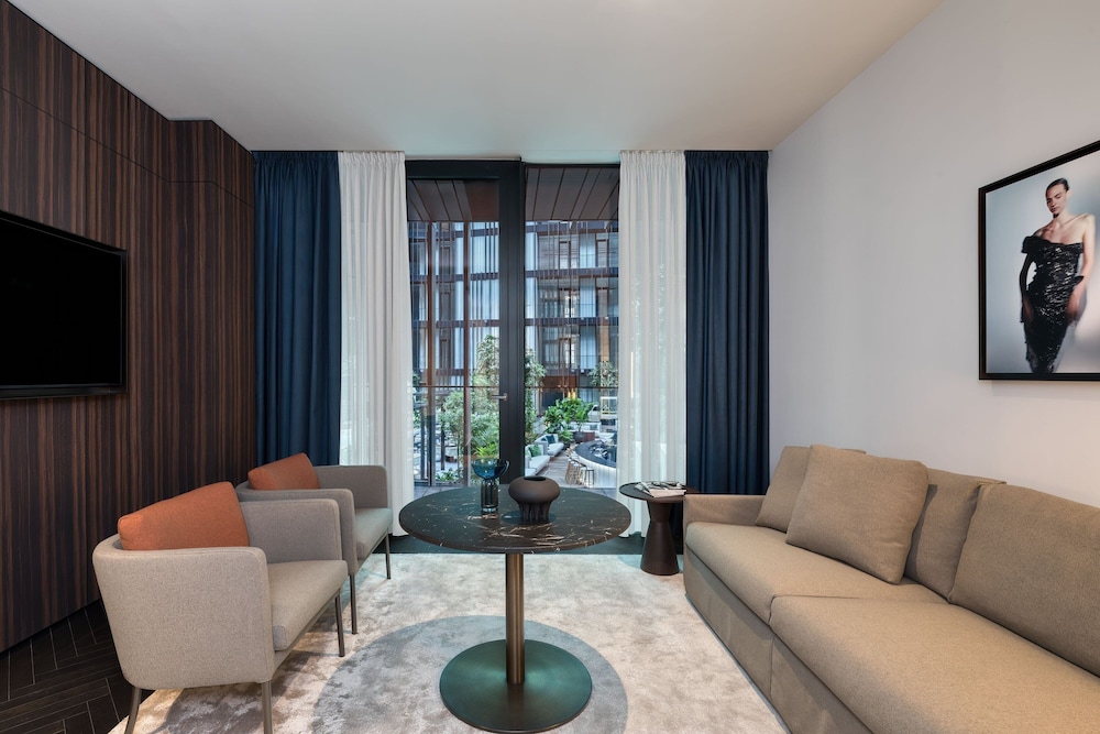 Suite, 1 Bedroom, Balcony (View) - Photo 8