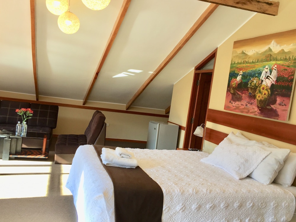 Exclusive Suite, Jetted Tub, Mountain View photo 1
