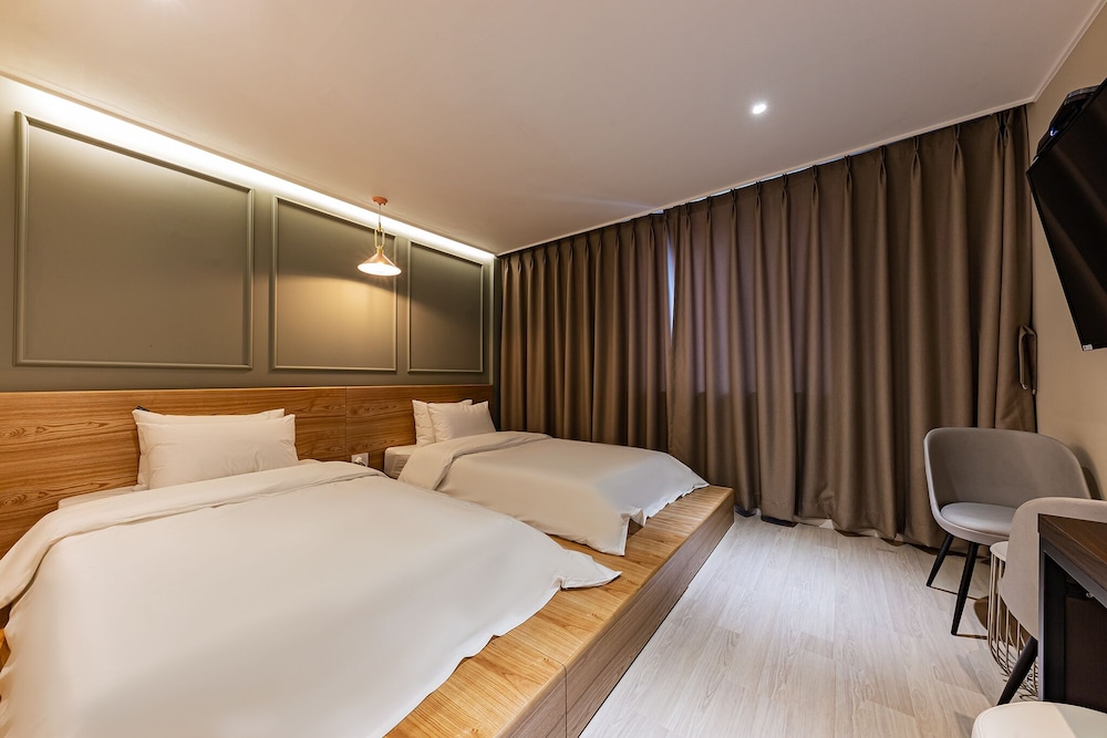 Twin Room - Photo 1