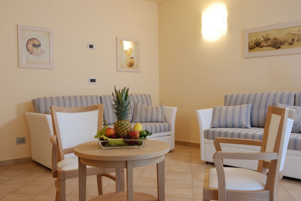 Suite - Photo 1