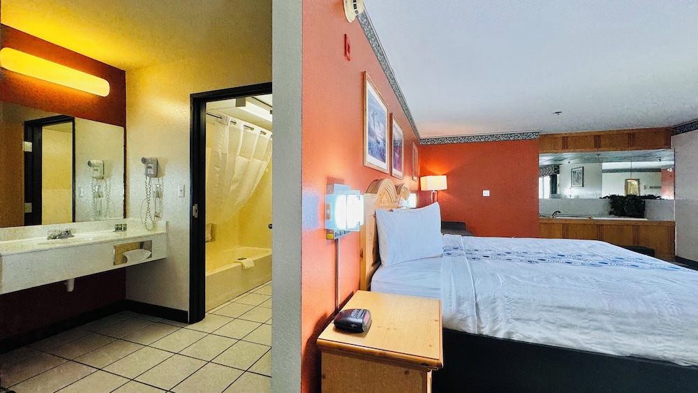 King Whirlpool Suites photo 3