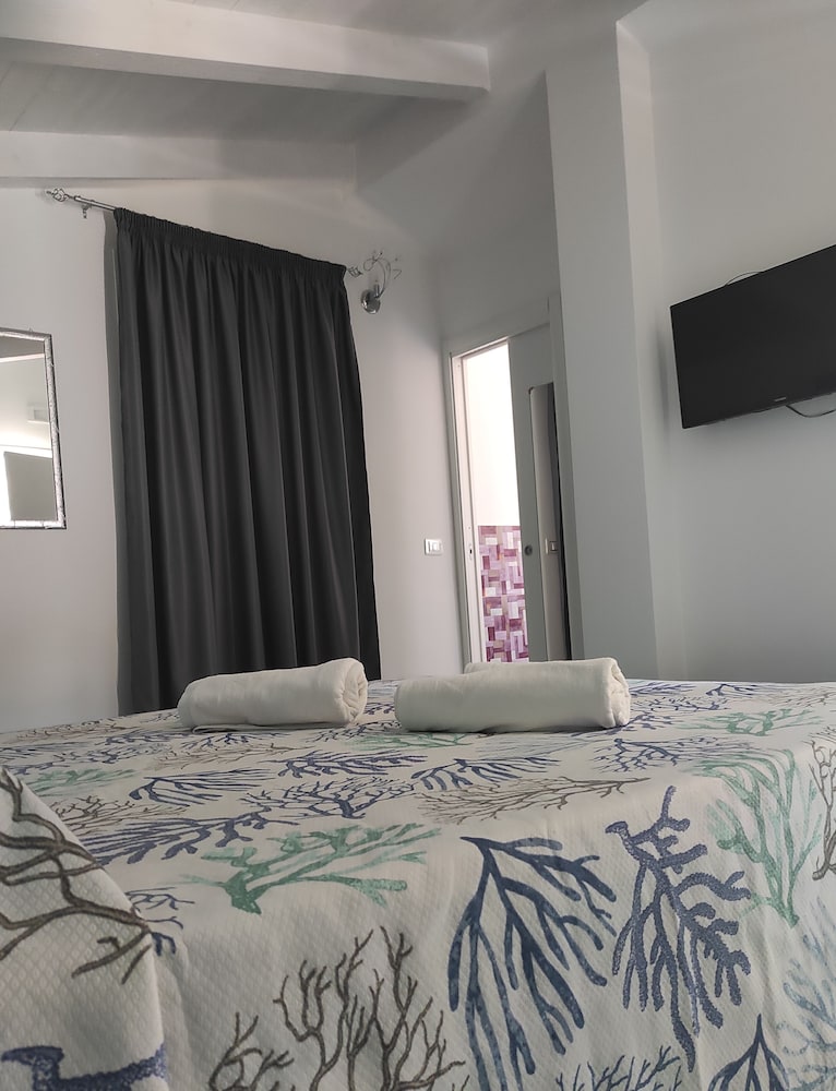 Comfort Double Room, City View (301) photo 2
