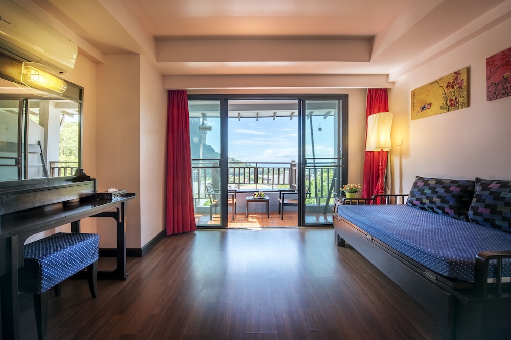 Deluxe Room, Sea View - Photo 7