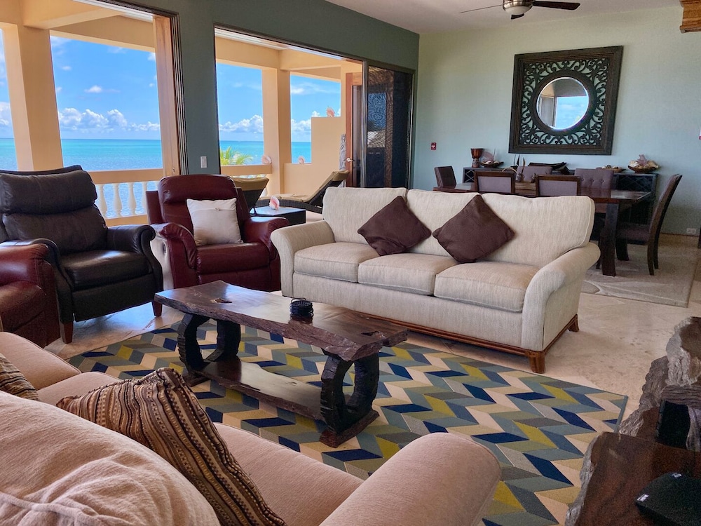 Deluxe Condo photo 1