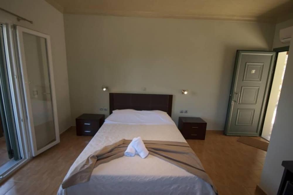 Double Room - Photo 5