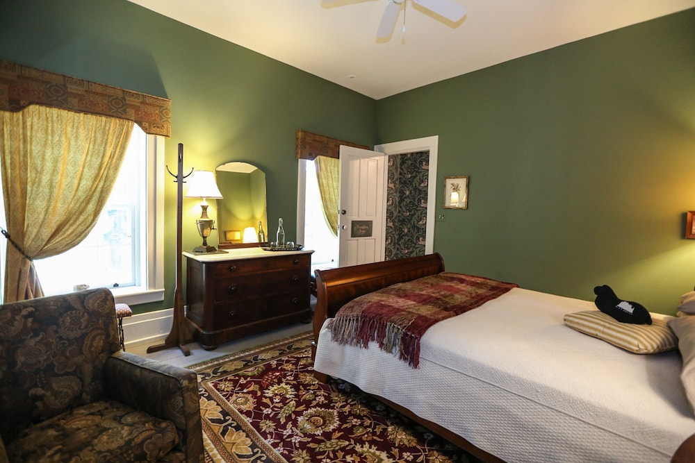 Deluxe Double Room, 1 Queen Bed, Non Smoking, Garden View
