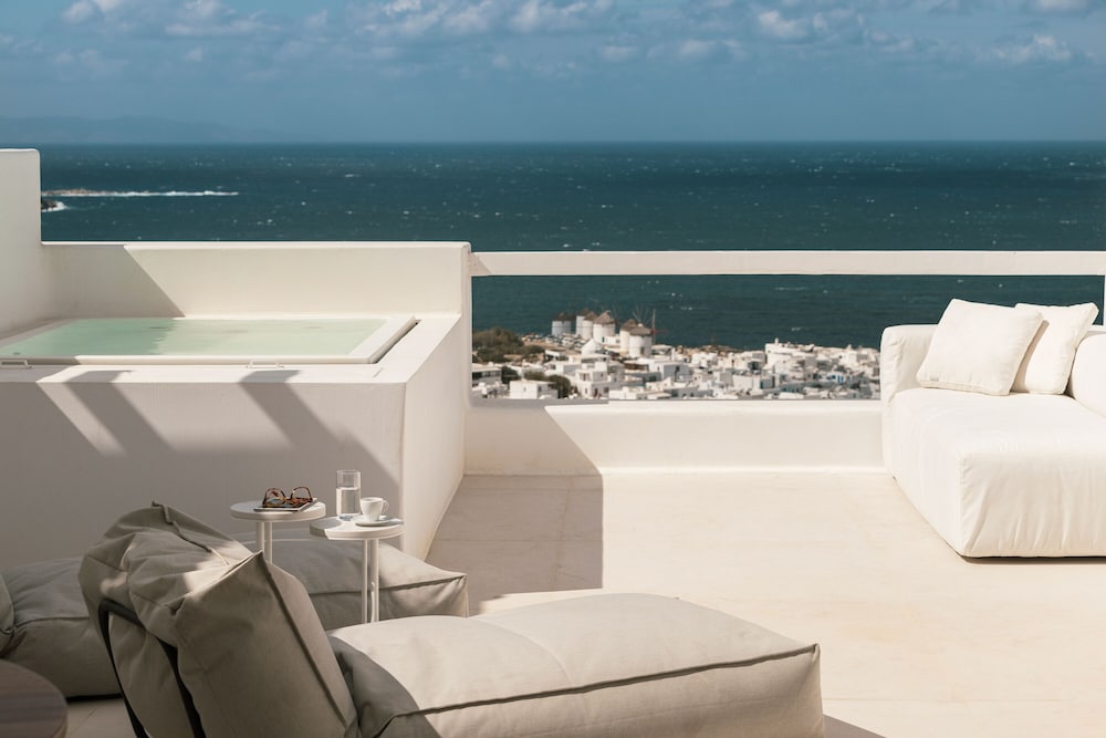 Signature Suite, Jetted Tub, Sea View - Photo 10