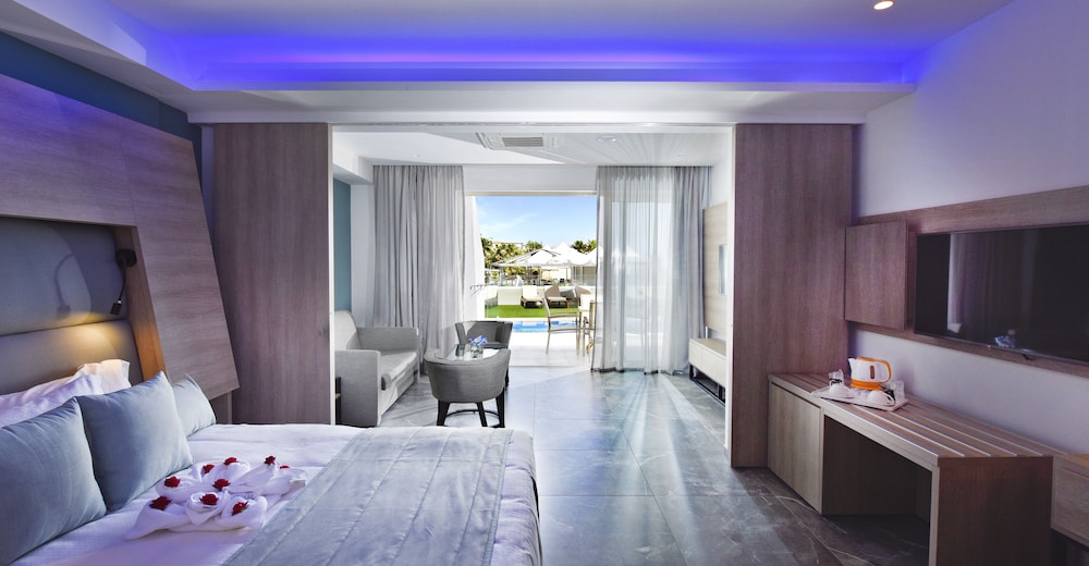 Gran Suite, Vista Parcial al Mar (Piscina Privada y Jacuzzi)
