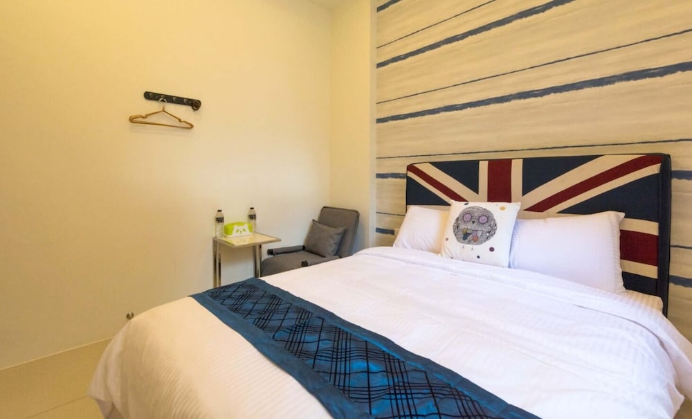 Double Room, Shared Bathroom (A101) photo 3