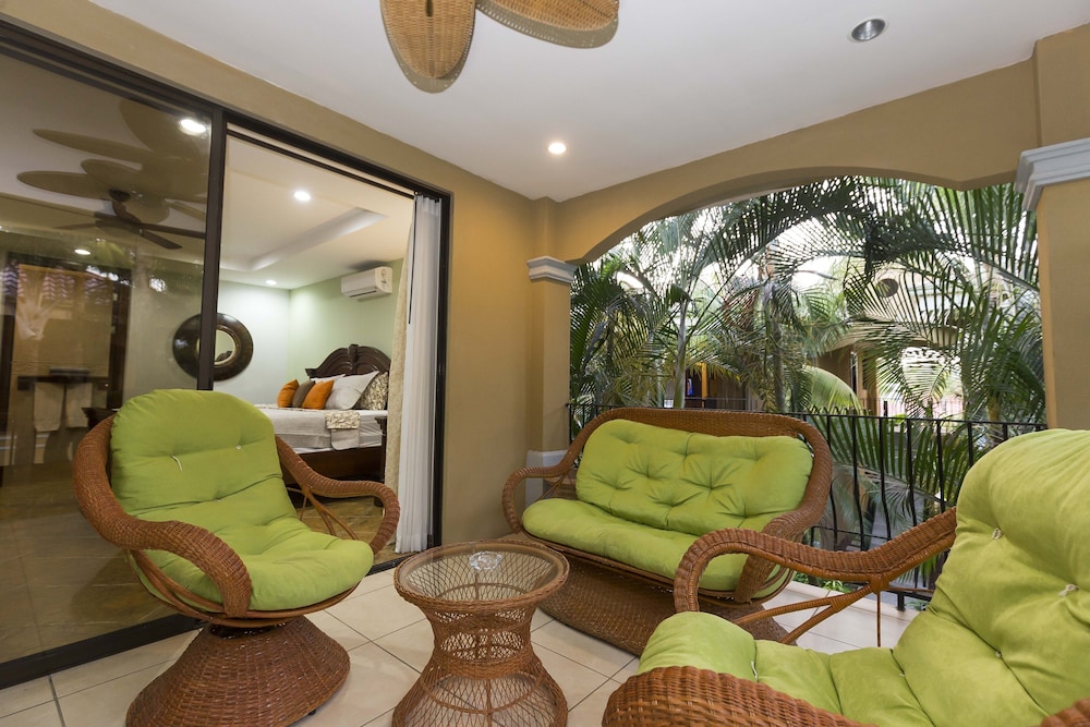 Deluxe Condo, Balcony, Garden View