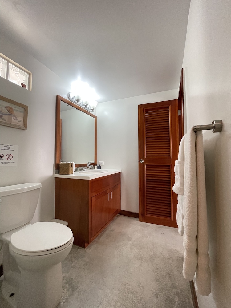 Ocean View Junior Suite Pool Deck: King photo 3