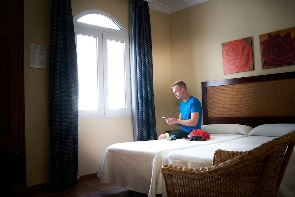 Economy Twin Room (interior) photo 2
