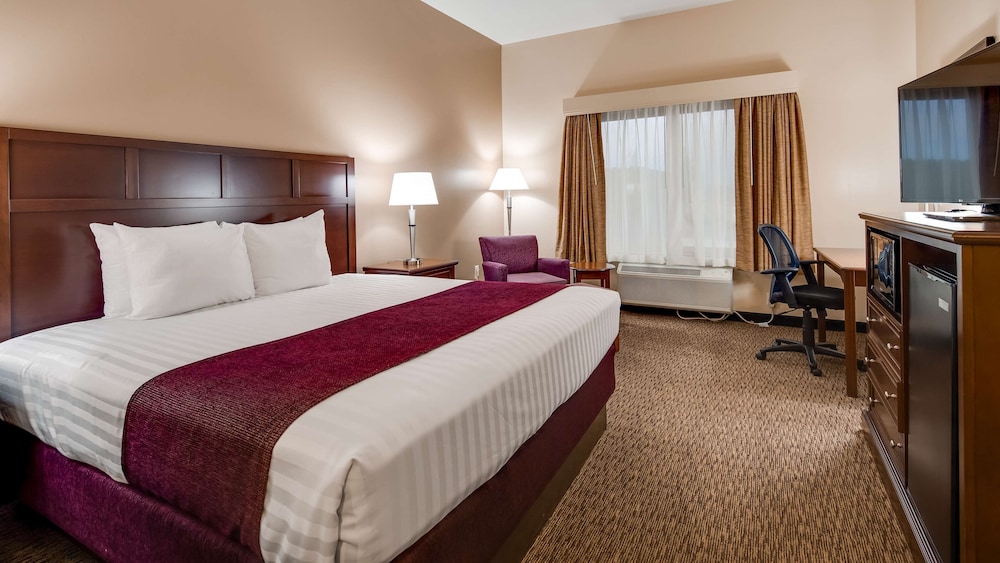 Standard Room, 1 King Bed, Non Smoking, Refrigerator & Microwave