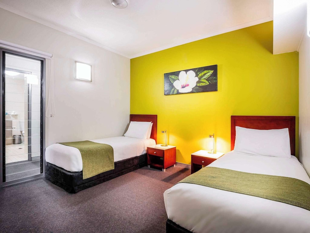 Suite, 2 Bedrooms - Photo 4