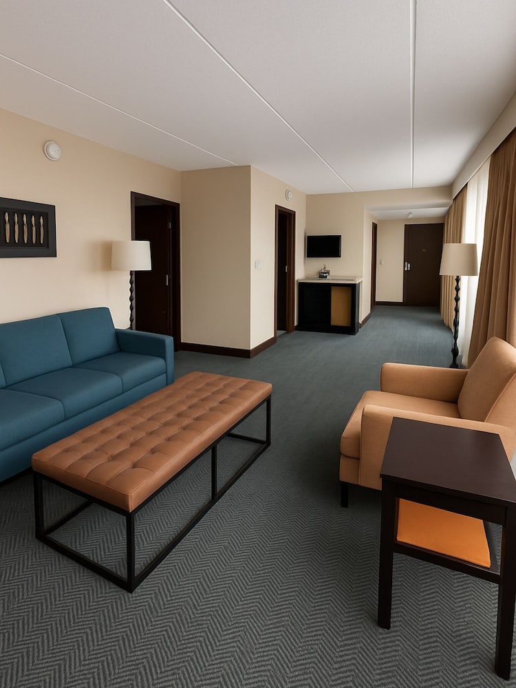 Suite, 1 King Bed, Balcony - Photo 2