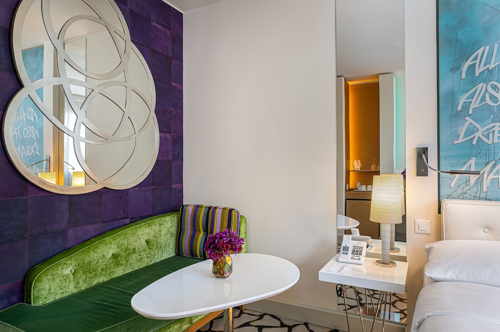 Standard Double or Twin Room - Photo 8