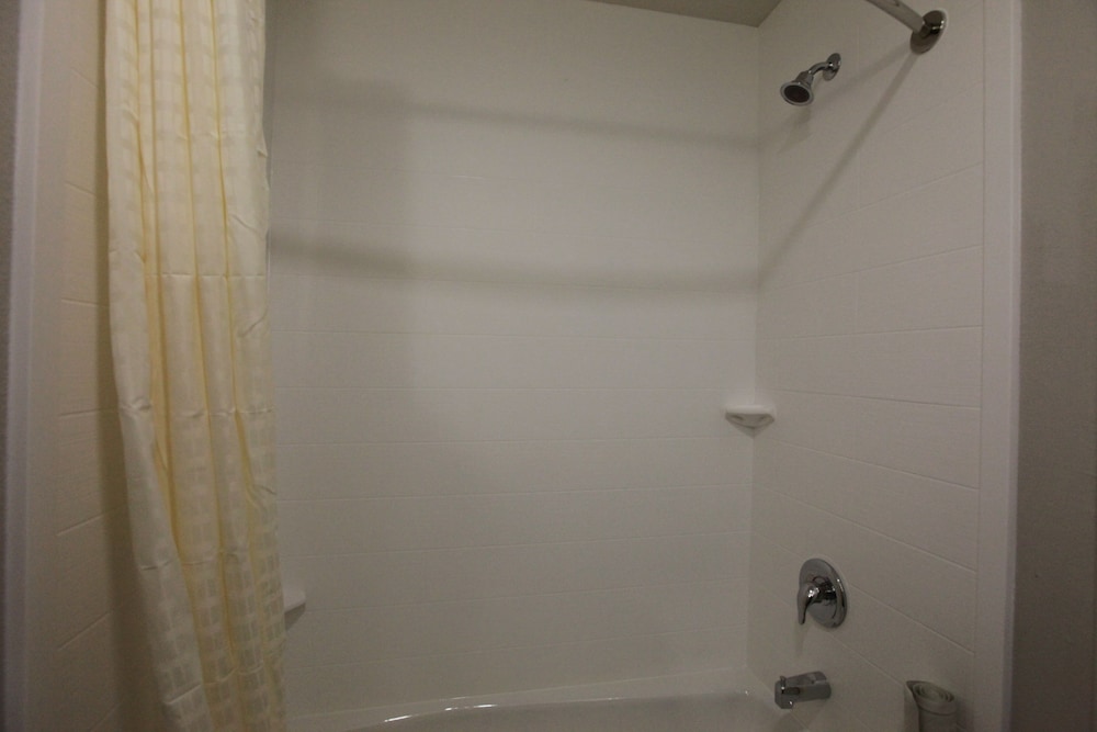 Standard Room, 2 Queen Beds photo 2