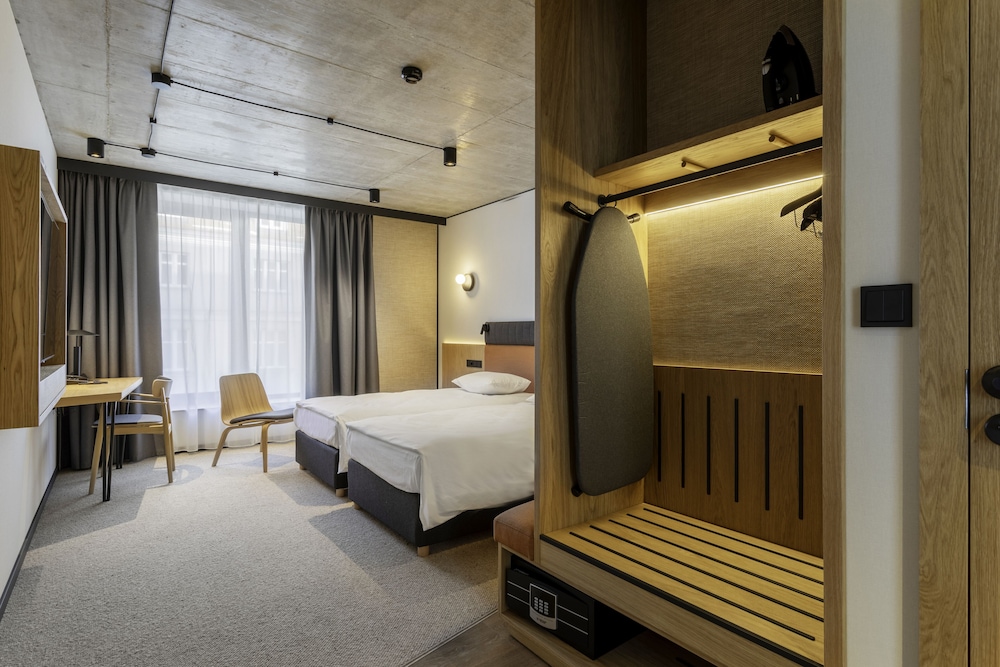 Twin Room - Photo 3