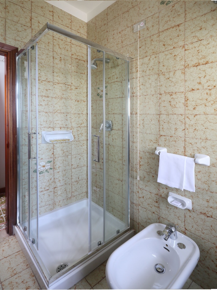 Double or Twin Room, Balcony, Sea View - Photo 20